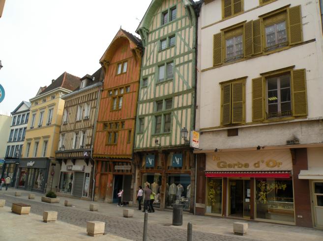  rue Emile Zola, commerces